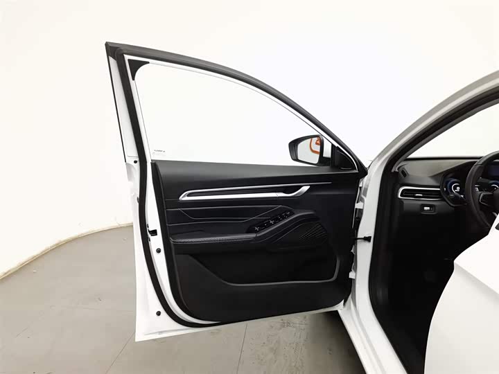 Geely Emgrand 2025 2025款 第4代 1.5L 手动龙腾版