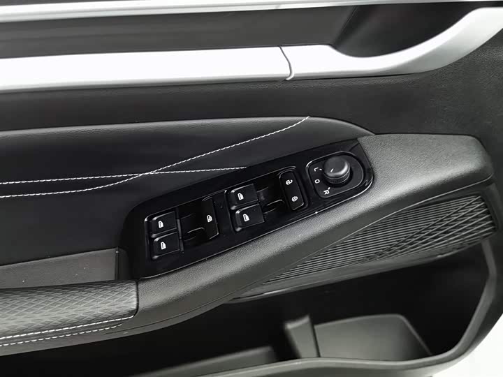 Geely Emgrand 2025 2025款 第4代 1.5L 手动龙腾版