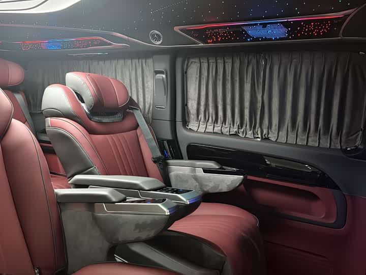 Mercedes-Benz Vito 2024 2024款 2.0T 商务版 7座