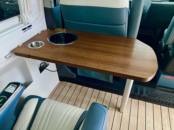 Ford Transit 2024 2024款 2.0T 汽油自动中轴中顶商旅型Bus豪华版7/8/9座