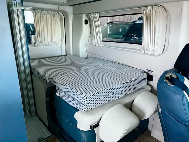 Ford Transit 2024 2024款 2.0T 汽油自动中轴中顶商旅型Bus豪华版7/8/9座