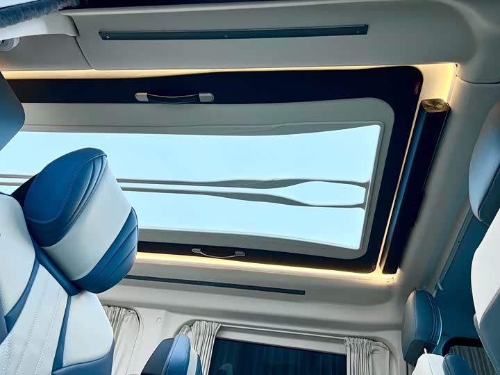 Ford Transit 2024 2024款 2.0T 汽油自动中轴中顶商旅型Bus豪华版7/8/9座