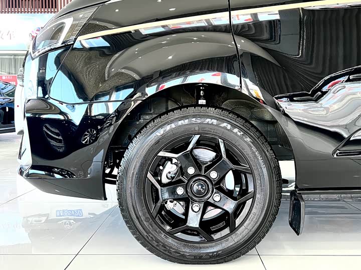 Ford Transit 2024 2024款 2.0T 汽油自动中轴中顶商旅型Bus豪华版7/8/9座