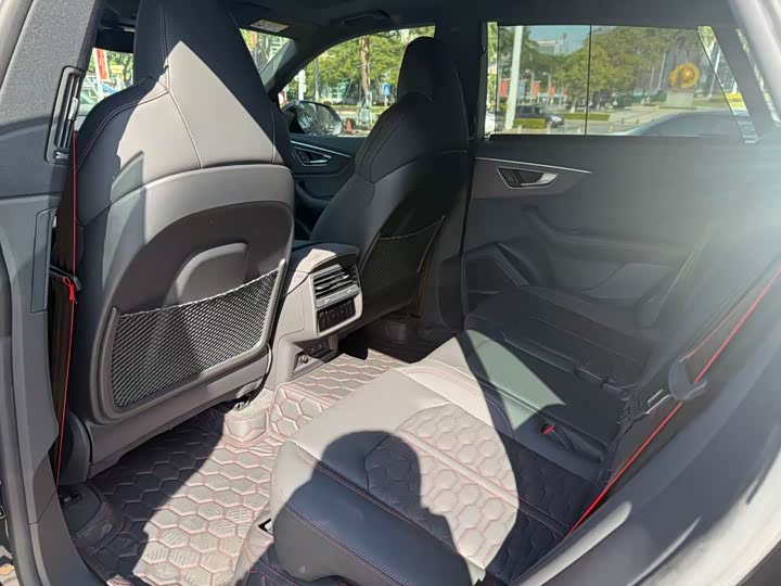 Audi RS Q8 2025 2025款 RS Q8 4.0T performance