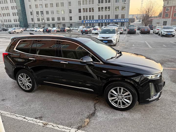 Cadillac XT6 2022 2022款 2.0T 七座四驱风尚型