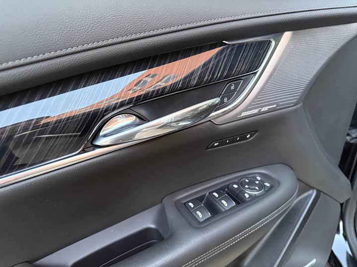 Cadillac XT6 2022 2022款 2.0T 七座四驱风尚型