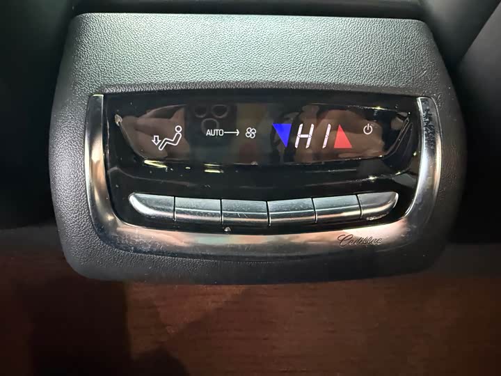 Cadillac XT6 2022 2022款 2.0T 七座四驱风尚型