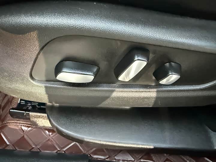 Cadillac XT6 2022 2022款 2.0T 七座四驱风尚型