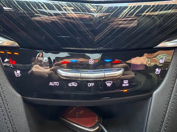 Cadillac XT6 2022 2022款 2.0T 七座四驱风尚型