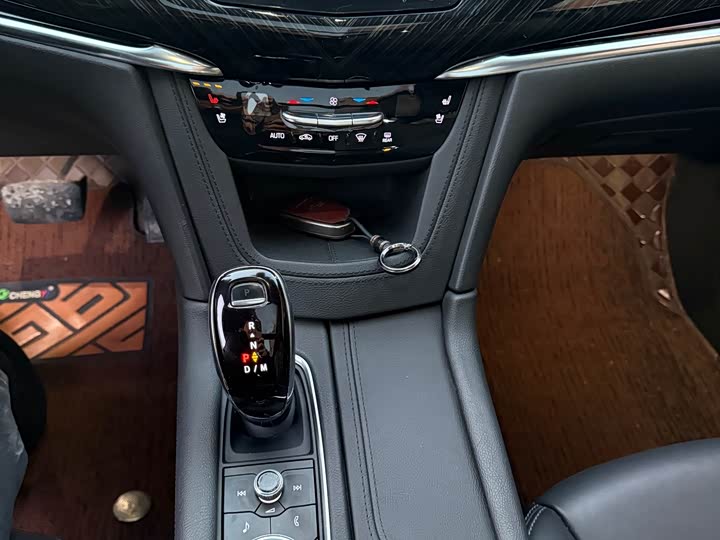 Cadillac XT6 2022 2022款 2.0T 七座四驱风尚型