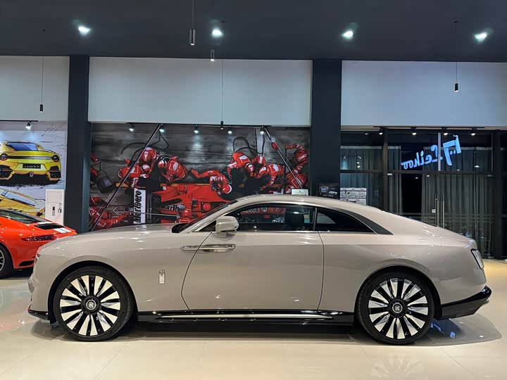 Rolls-Royce Spectre 2024 2024款 标准型
