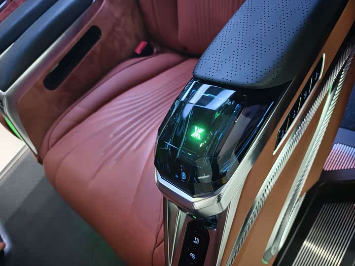 Mercedes-Benz V-Class 2024 2024款 V 300 L 长轴距豪华版