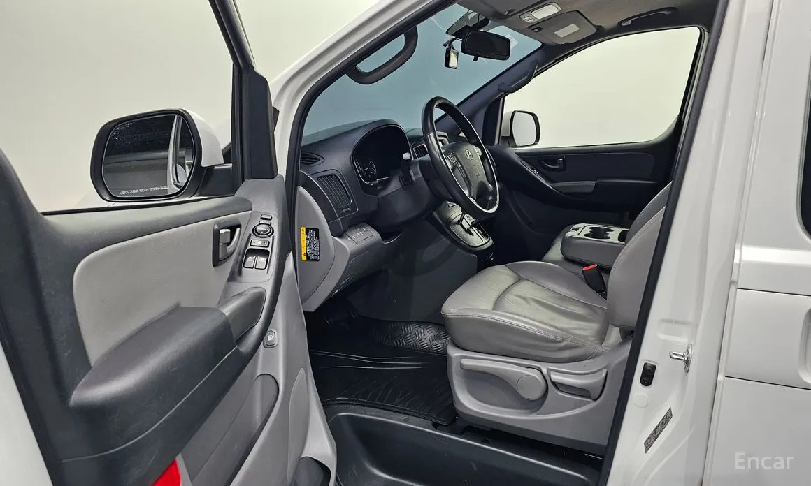 Hyundai Starex 2017 Van 3-Seater