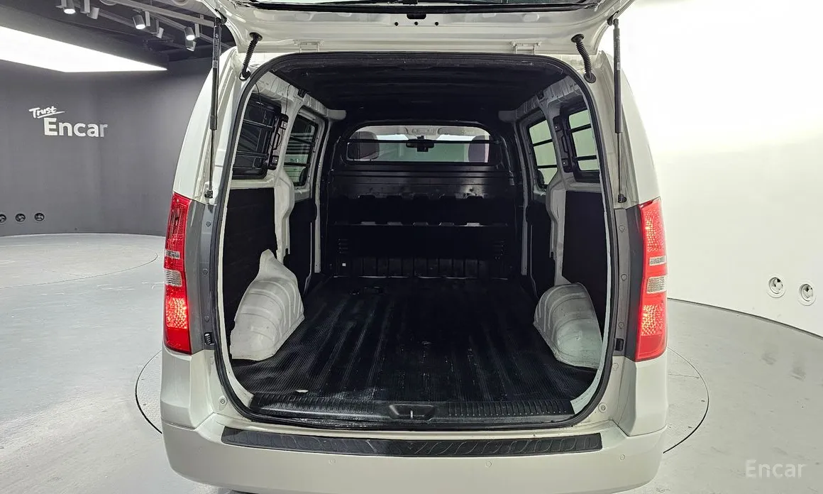 Hyundai Starex 2017 Van 3-Seater