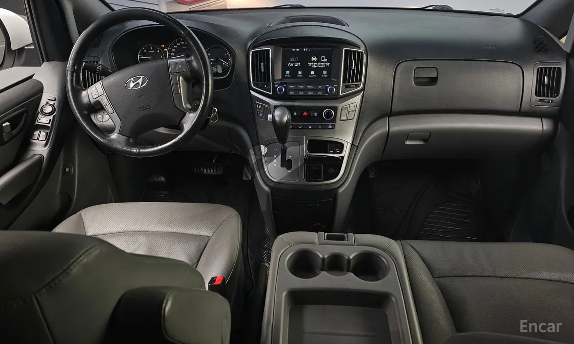 Hyundai Starex 2017 Van 3-Seater