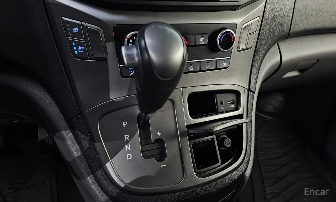 Hyundai Starex 2017 Van 3-Seater