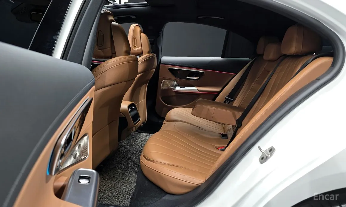 Mercedes-Benz E-Class 2024 E300 4MATIC Exclusive