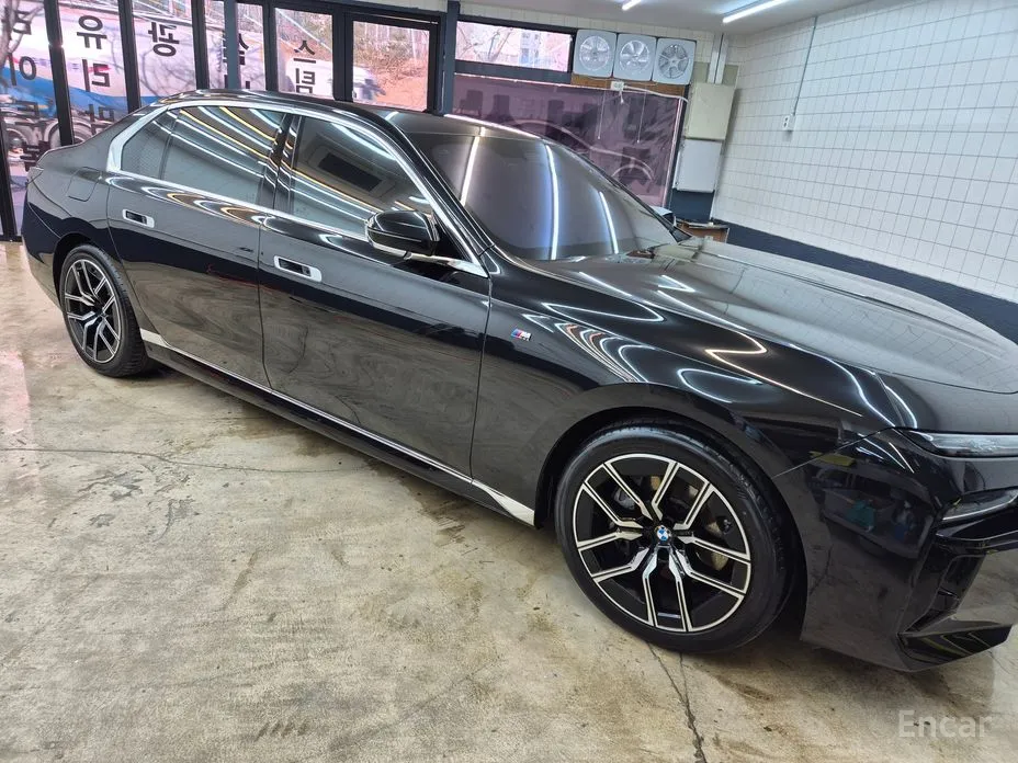 BMW 7 Series 2022 740i xDrive M Sport