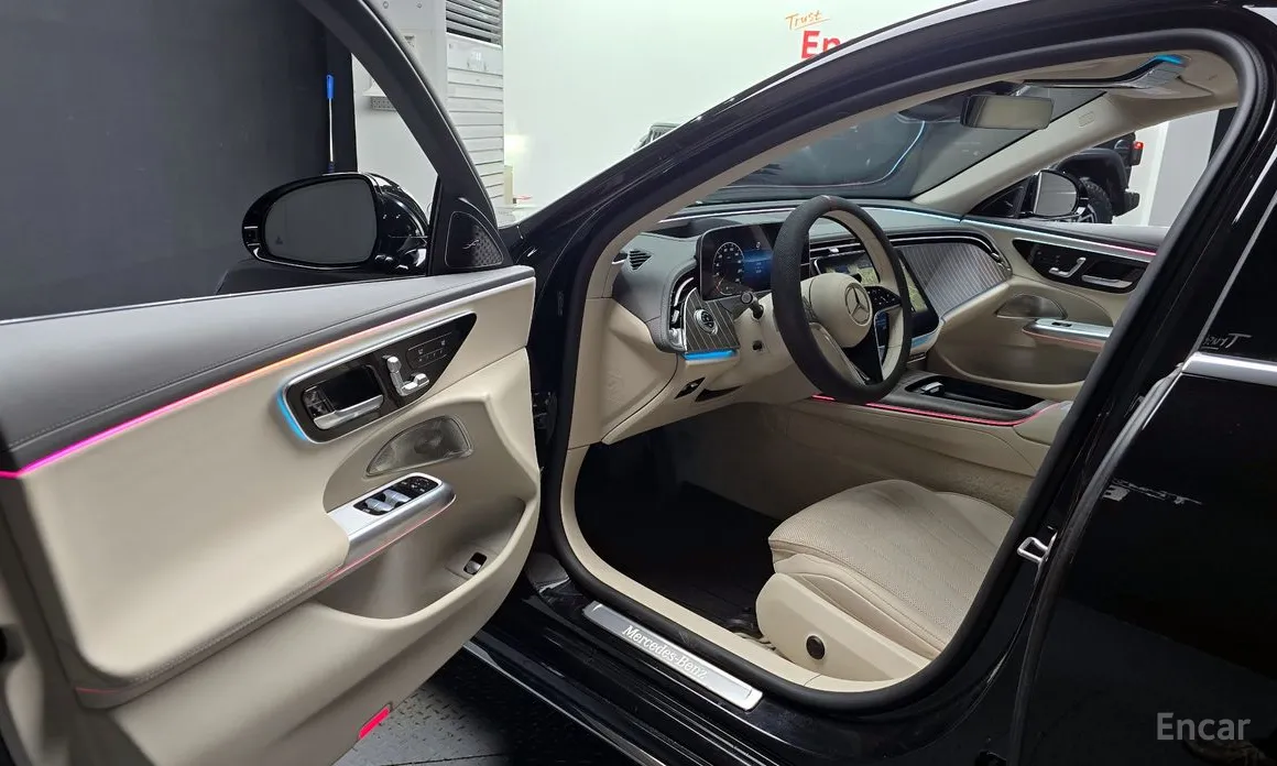 Mercedes-Benz E-Class 2024 E300 4MATIC Exclusive