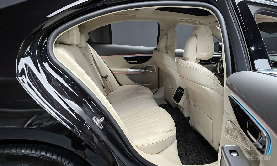 Mercedes-Benz E-Class 2024 E300 4MATIC Exclusive