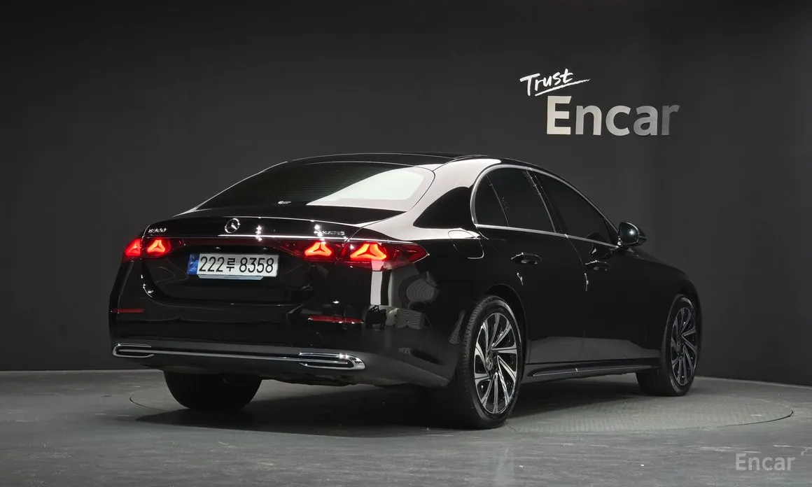 Mercedes-Benz E-Class 2024 E300 4MATIC Exclusive