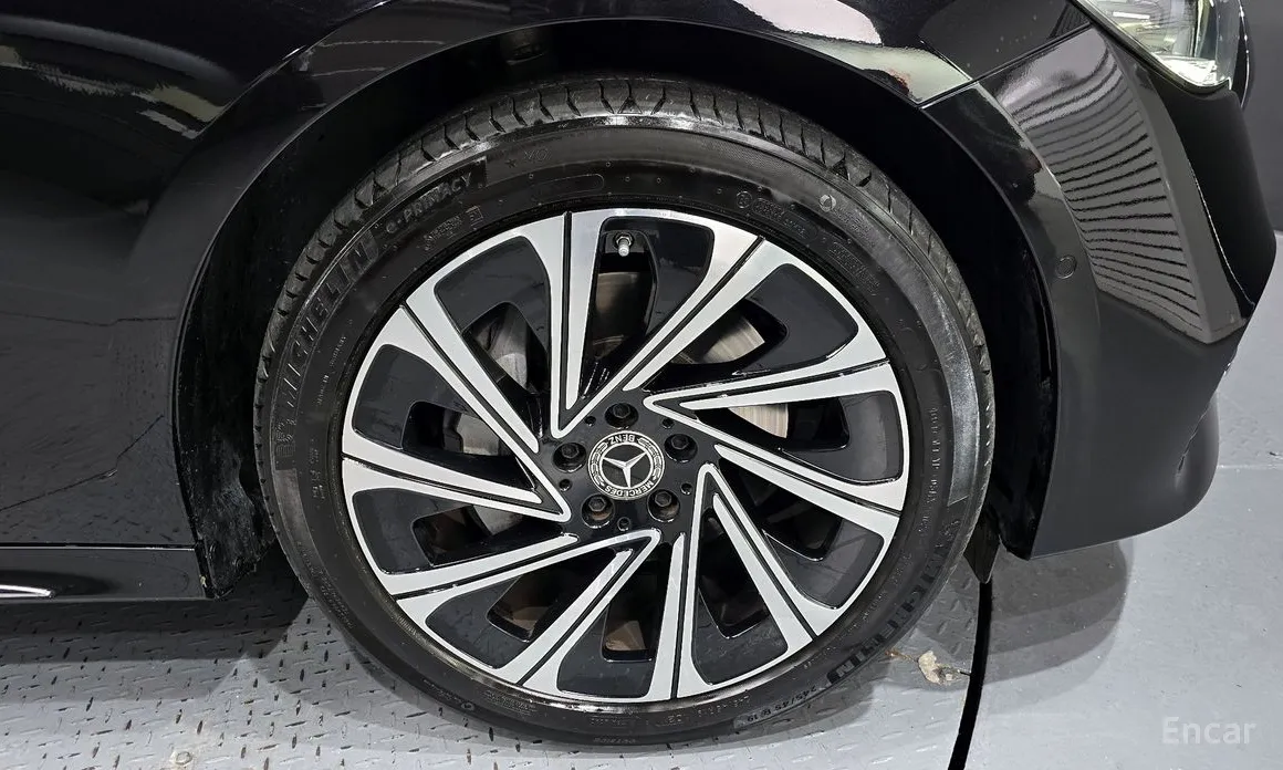 Mercedes-Benz E-Class 2024 E300 4MATIC Exclusive