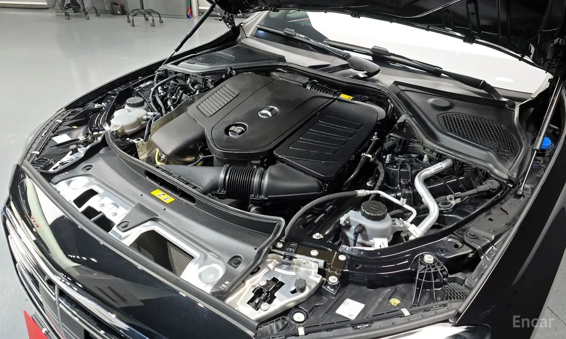 Mercedes-Benz E-Class 2024 E300 4MATIC Exclusive