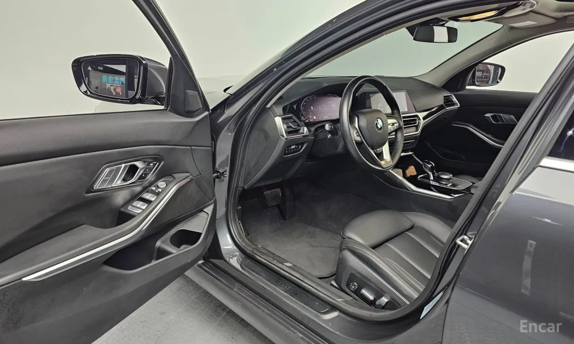 BMW 3 Series 2019 320i