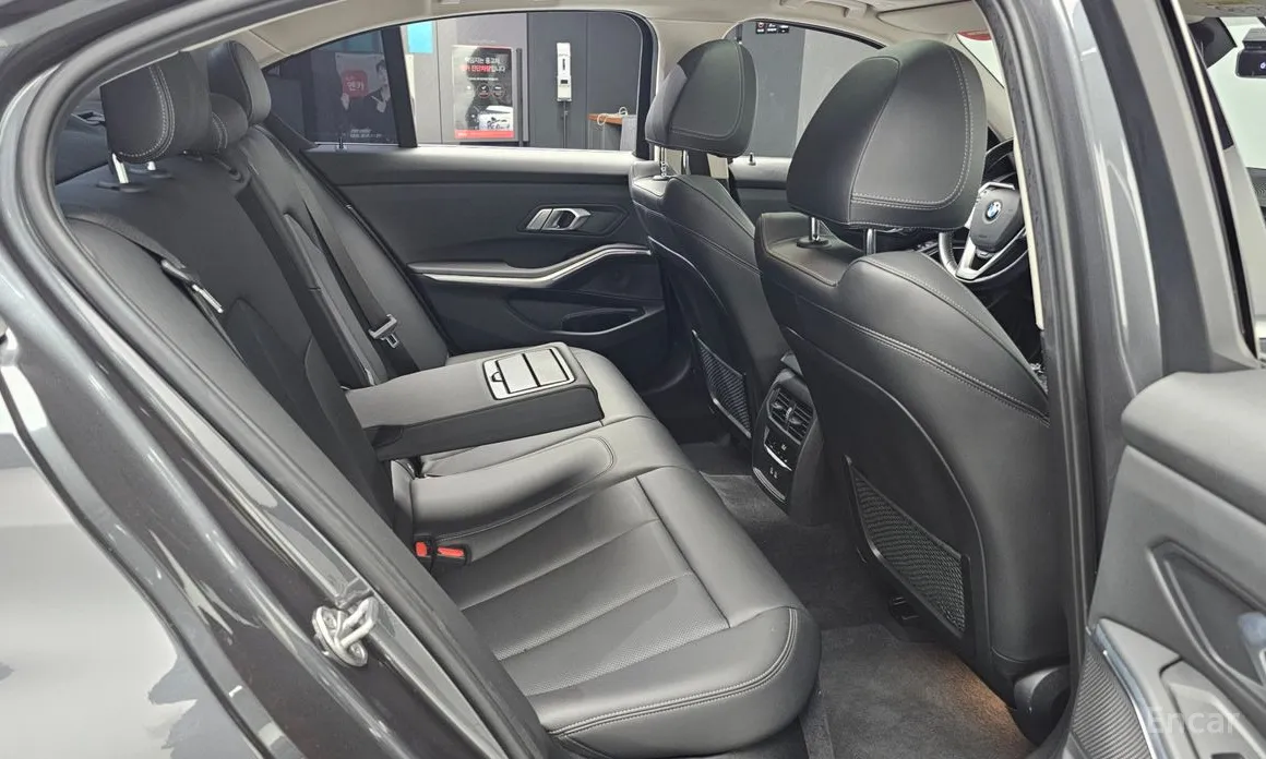 BMW 3 Series 2019 320i