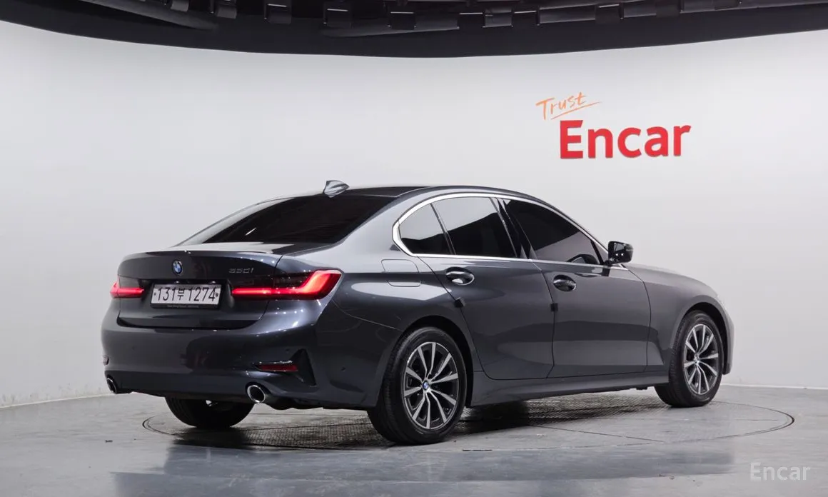 BMW 3 Series 2019 320i