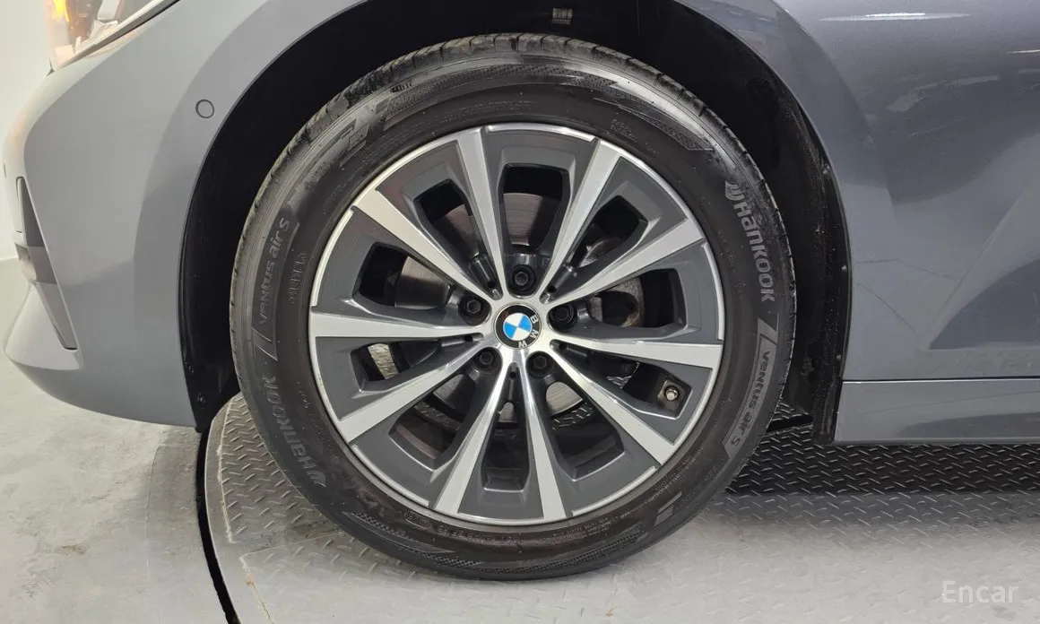 BMW 3 Series 2019 320i