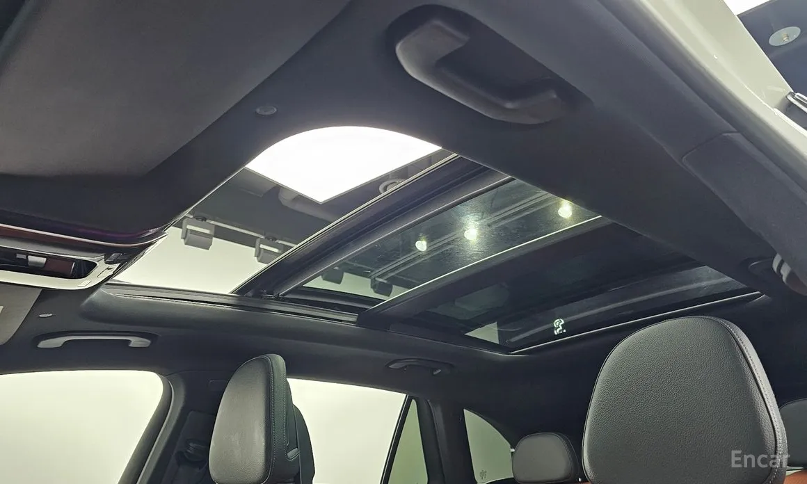 Mercedes-Benz GLC-Class 2023 GLC300 4MATIC AMG Line