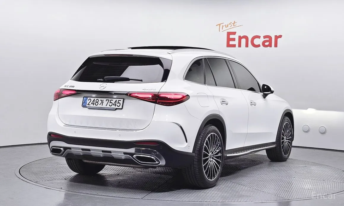 Mercedes-Benz GLC-Class 2023 GLC300 4MATIC AMG Line