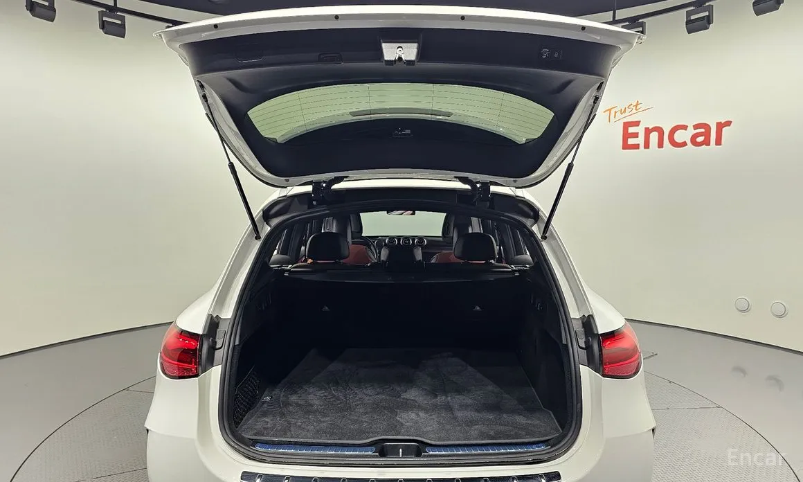 Mercedes-Benz GLC-Class 2023 GLC300 4MATIC AMG Line