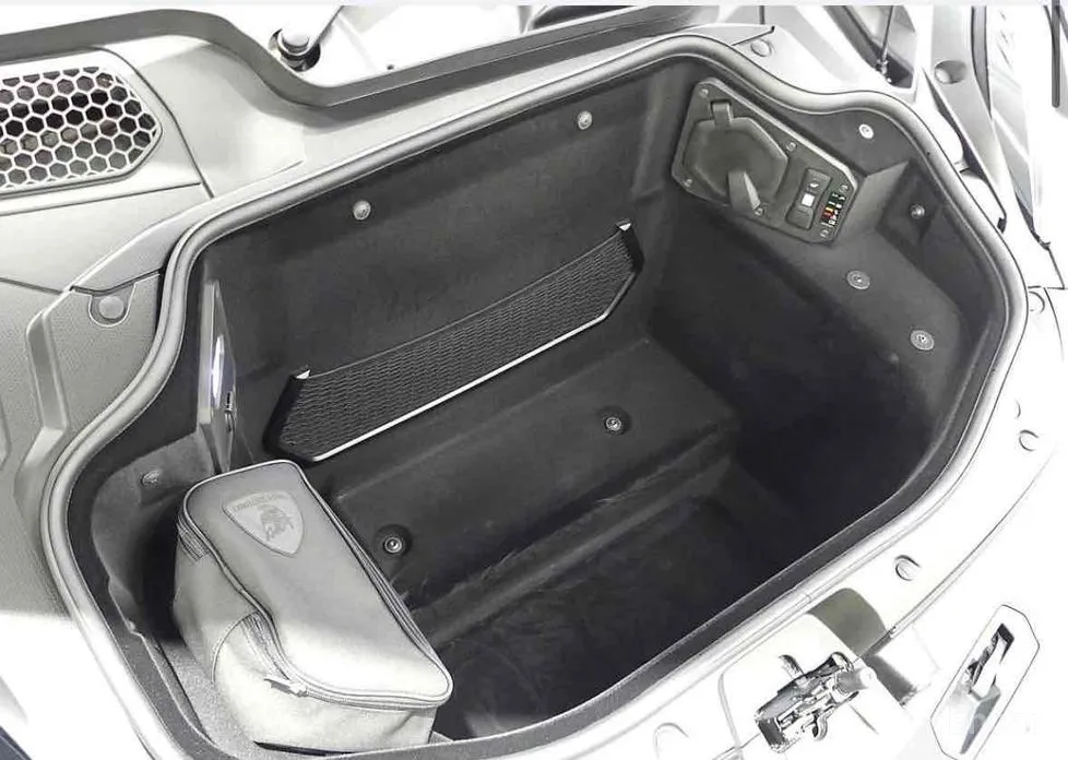 Lamborghini Revuelto 2025 6.5 V12