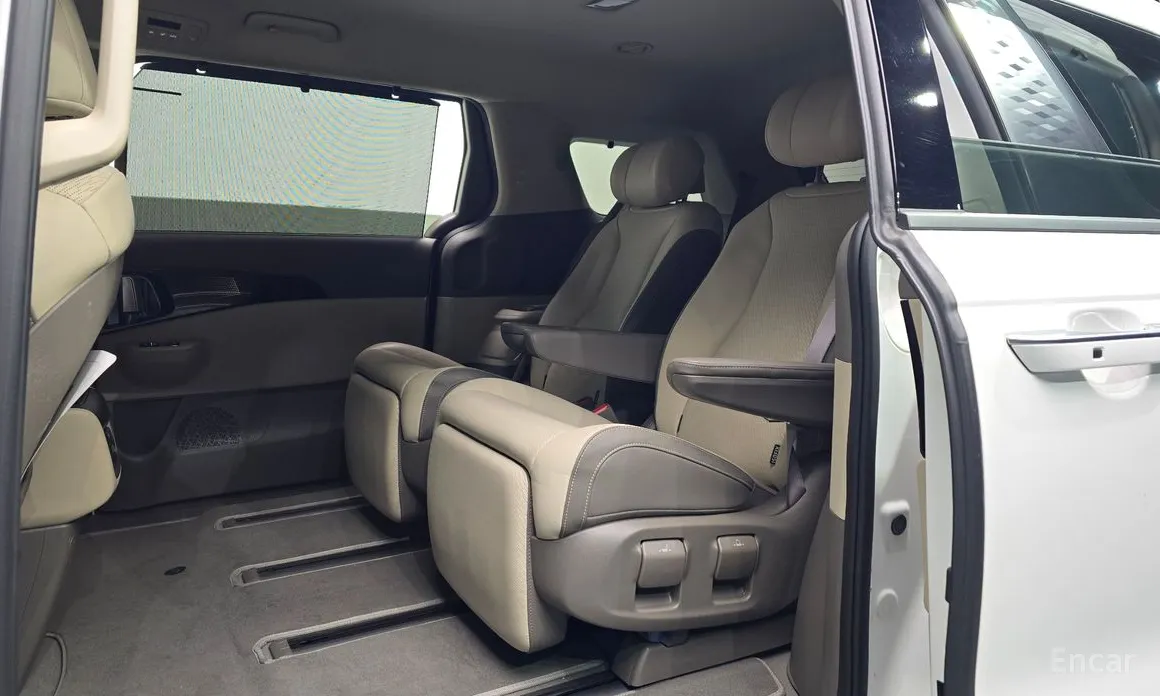 Kia Carnival 2023 Gasoline 7-Seater Signature