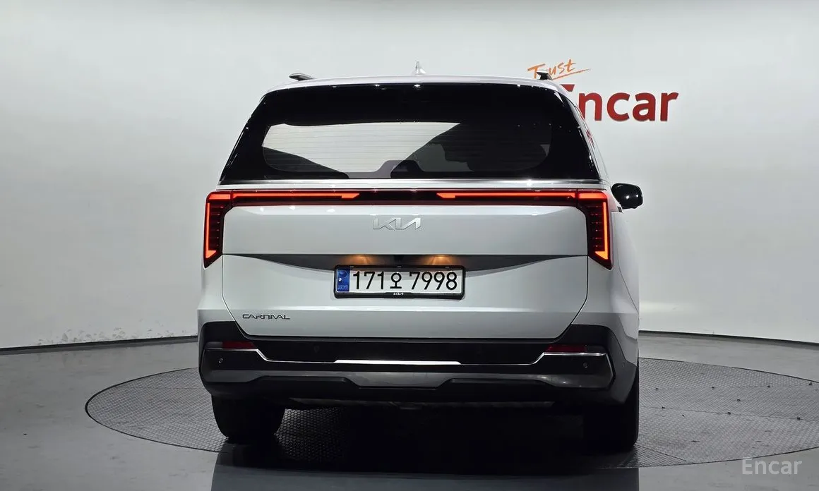 Kia Carnival 2023 Gasoline 7-Seater Signature