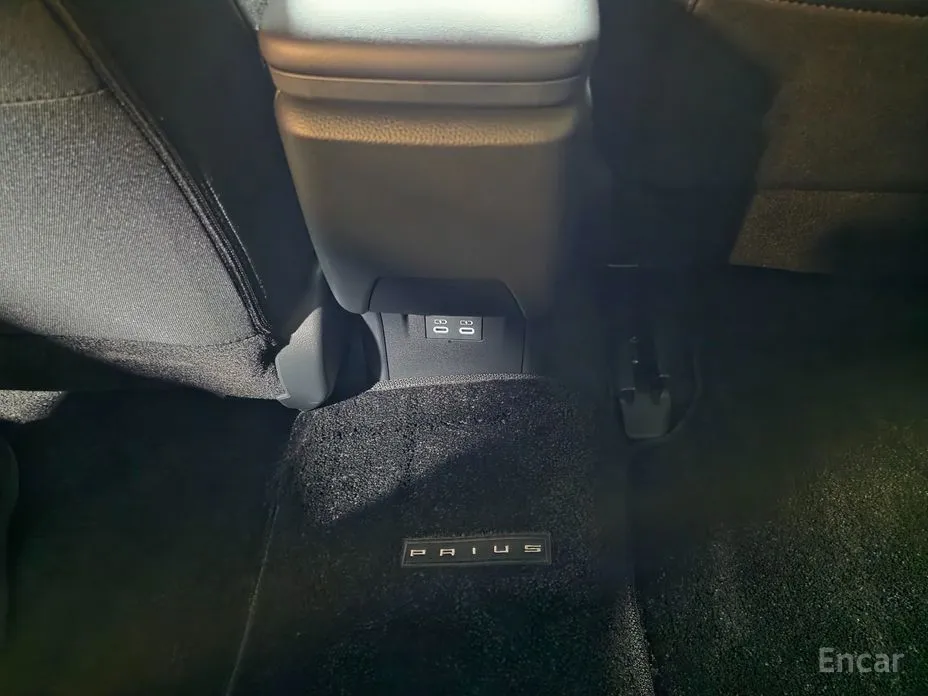 Toyota Prius 2023 2.0 PHEV SE