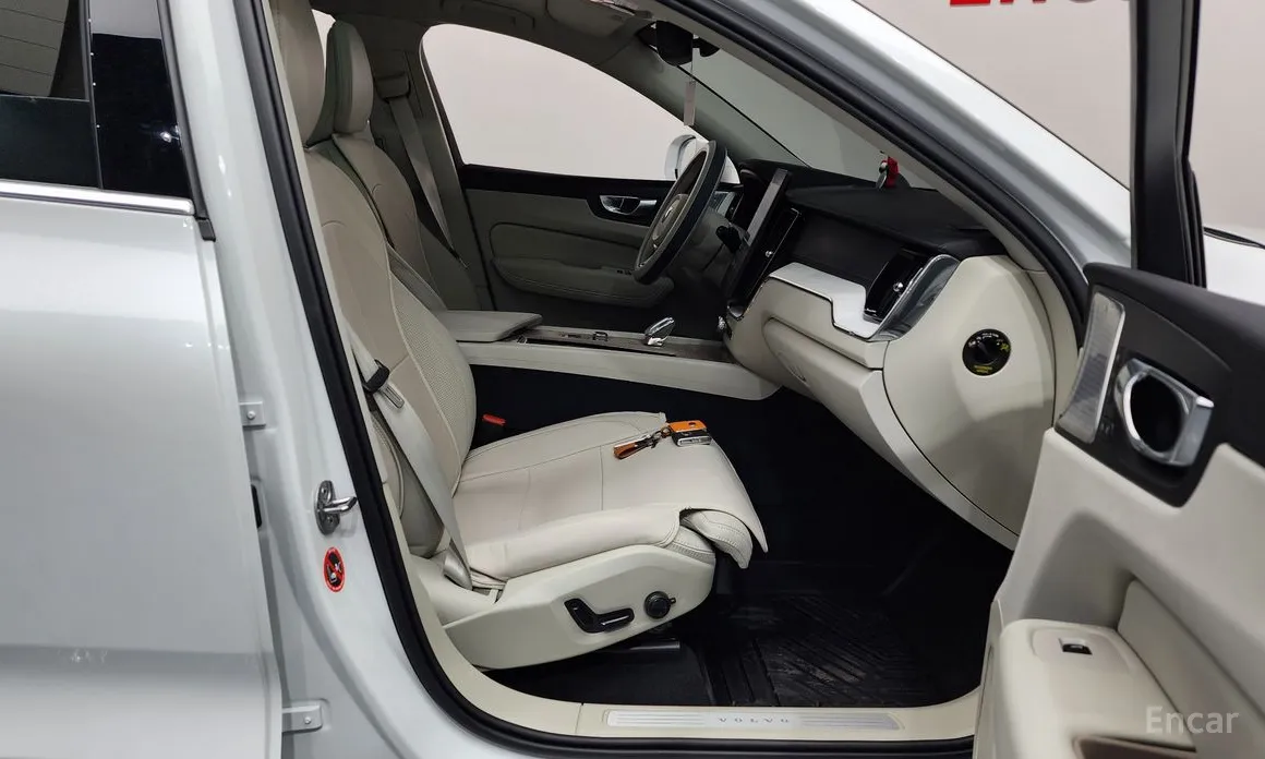 Volvo XC60 2017 T8 Ultra Bright