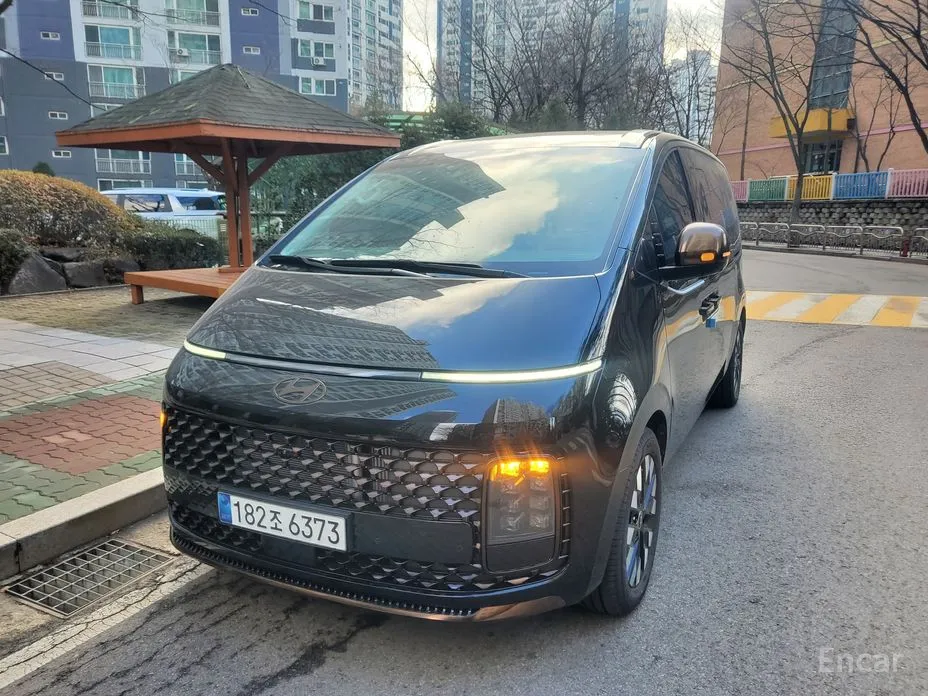 Hyundai Staria 2021 4WD Lounge 9-Seater