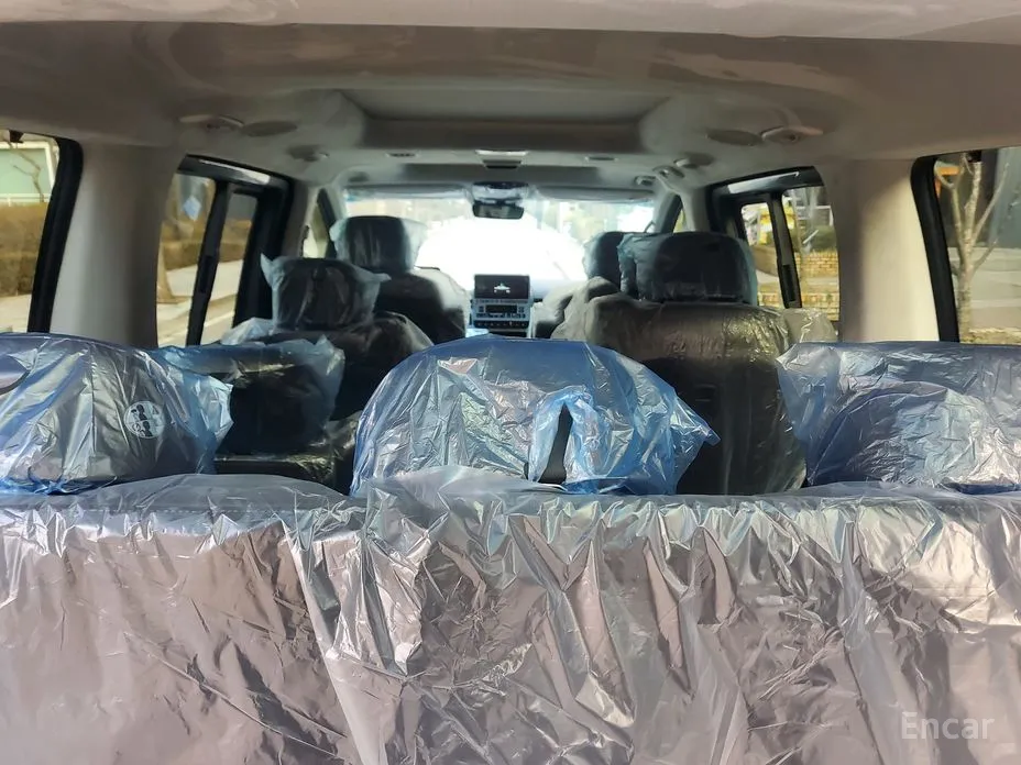 Hyundai Staria 2021 4WD Lounge 9-Seater