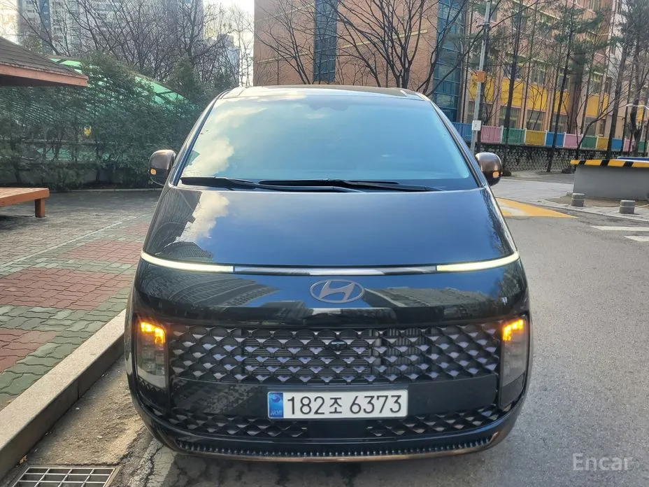 Hyundai Staria 2021 4WD Lounge 9-Seater