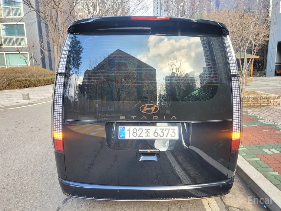 Hyundai Staria 2021 4WD Lounge 9-Seater