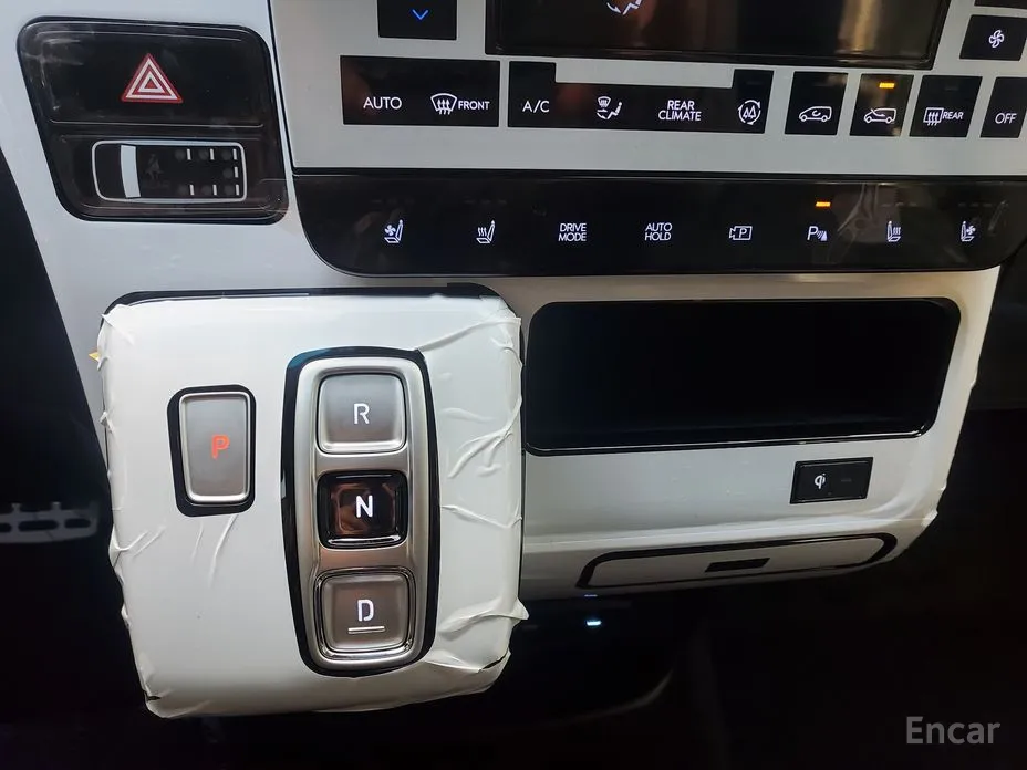 Hyundai Staria 2021 4WD Lounge 9-Seater