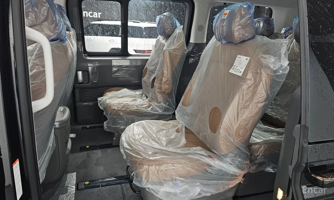 Hyundai Staria 2021 4WD Lounge 9-Seater