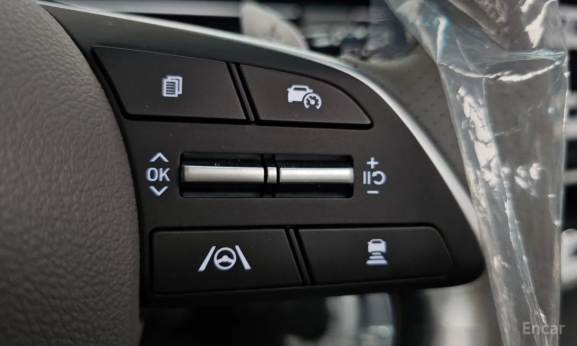 Hyundai Staria 2021 4WD Lounge 9-Seater