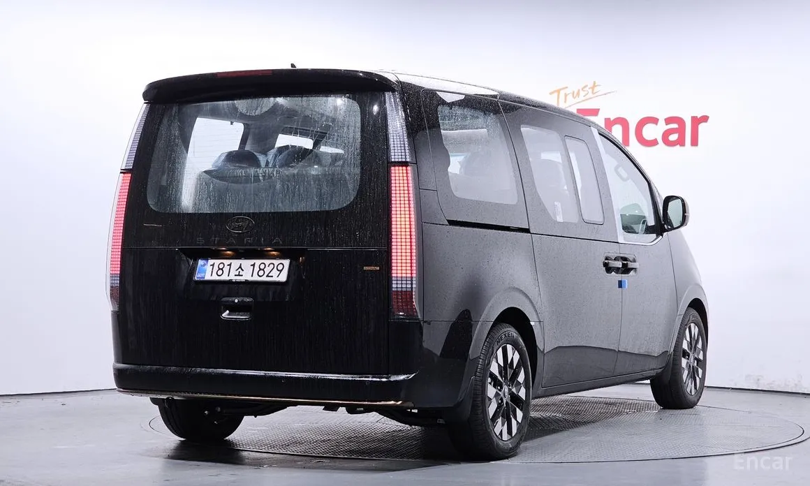 Hyundai Staria 2021 4WD Lounge 9-Seater
