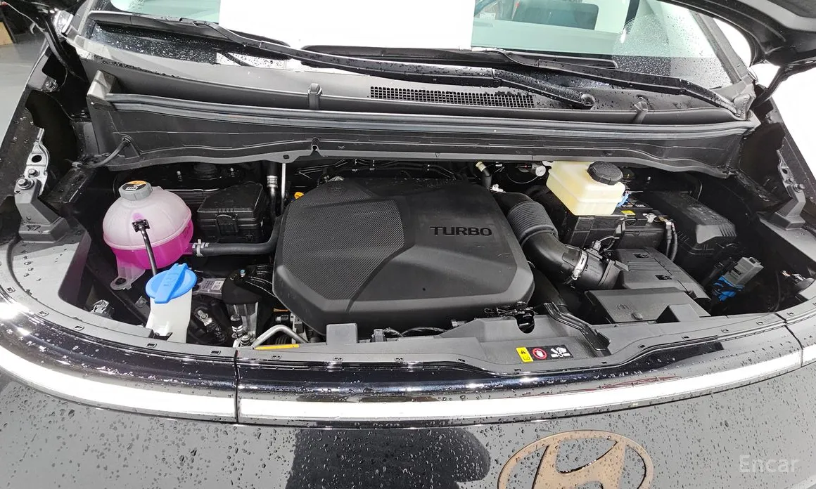 Hyundai Staria 2021 4WD Lounge 9-Seater