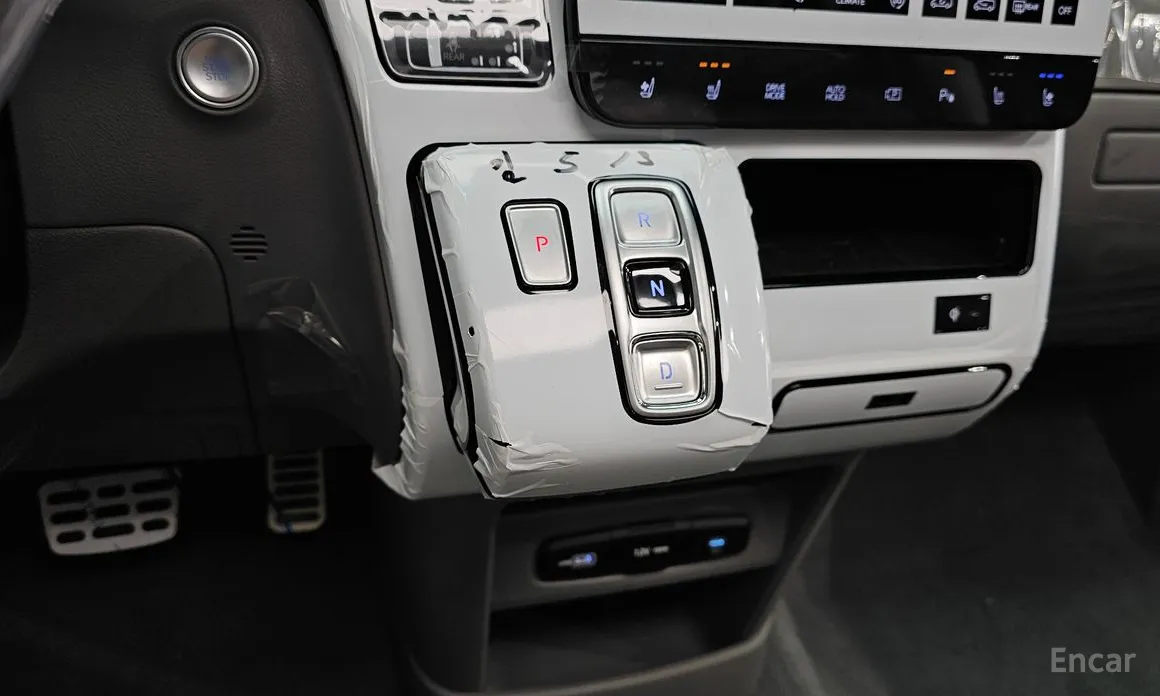 Hyundai Staria 2021 4WD Lounge 9-Seater