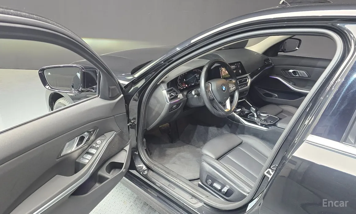 BMW 3 Series 2019 320i